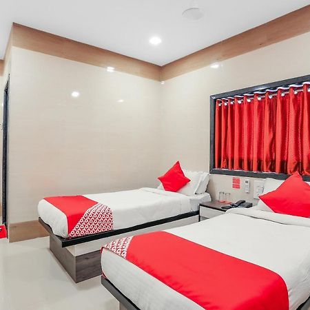 Oyo 10697 Hotel Suraj Inn Surat Exteriör bild